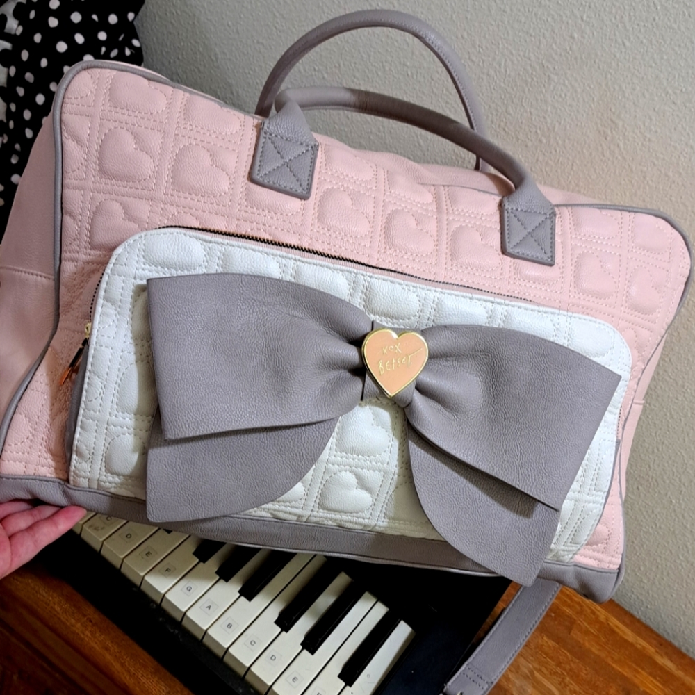 Betsey Johnson Pink Pastel Vegan Faux Leather Weekender Y2k Embossed Hearts Bag